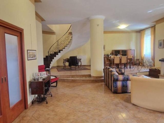 Villa in vendita a Mercato San Severino SA