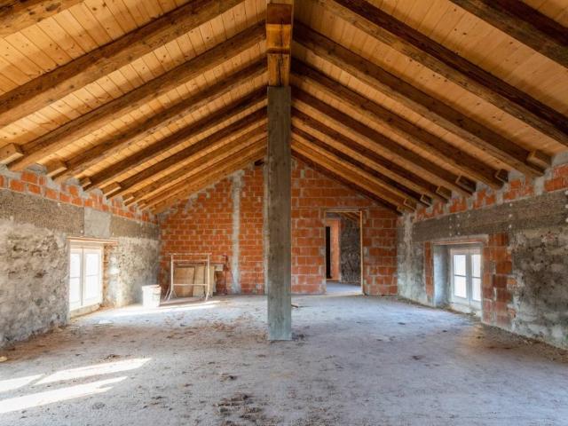 Villa in vendita a Mercallo VA