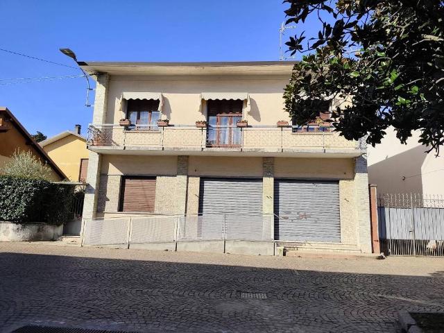 Villa in vendita a Mercallo VA