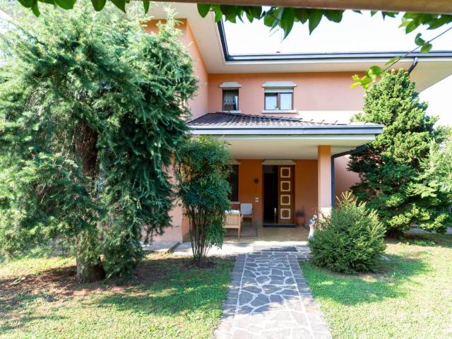 Villa in vendita a Merate LC