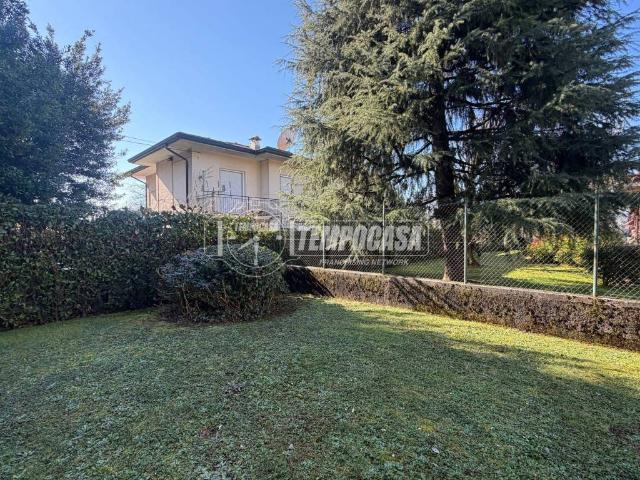 Villa in vendita a Merate LC