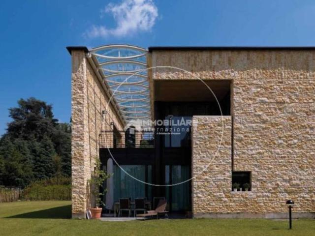 Villa in vendita a Merate LC