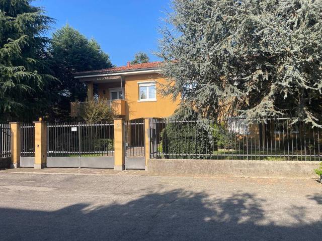 Villa in vendita a Merate LC