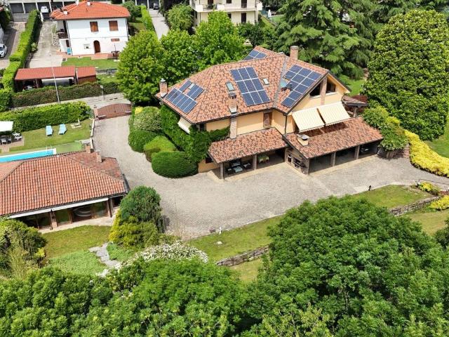 Villa in vendita a Merone CO