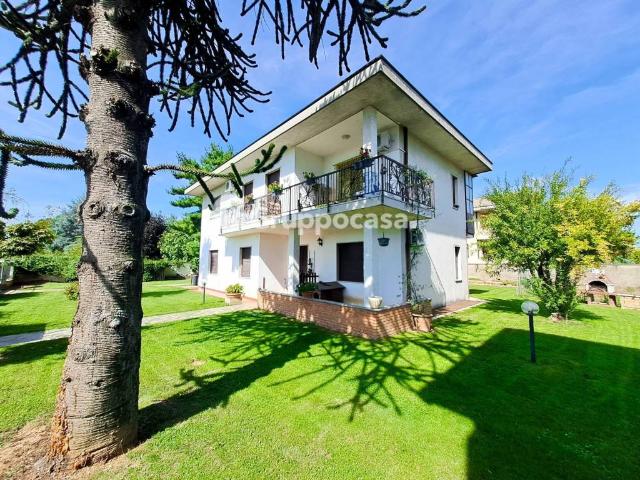 Villa in vendita a Mesero MI