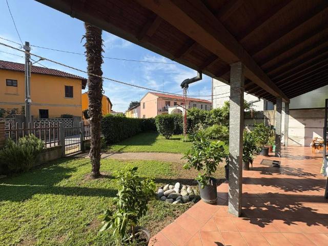 Villa in vendita a Mesero MI