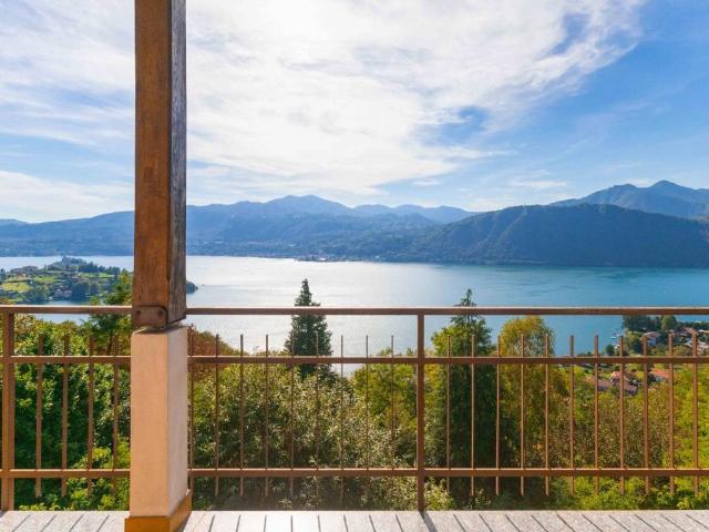 Villa in vendita a Miasino NO