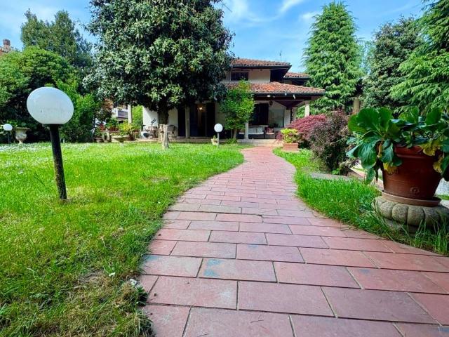 Villa in vendita a Milano MI