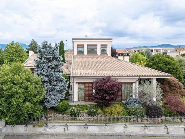 Villa in vendita a Ronco Briantino MB