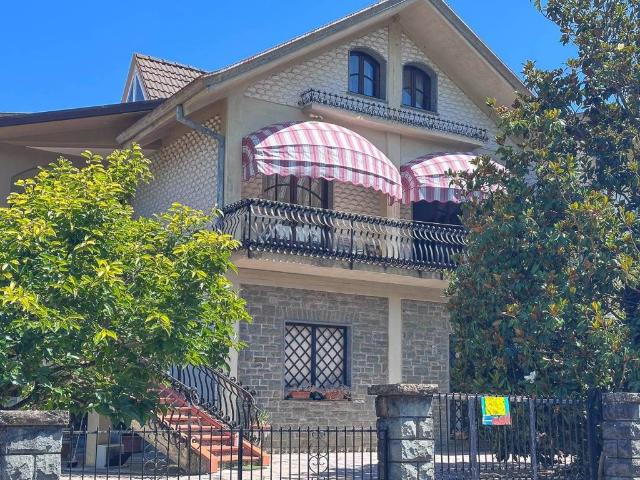 Villa in vendita a Minucciano LU