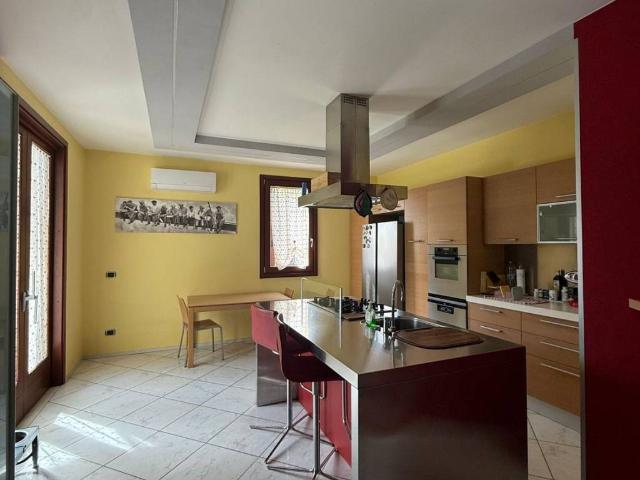 Villa in vendita a Mirandola MO