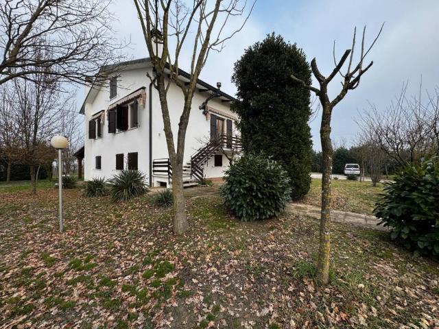 Villa in vendita a Mirandola MO