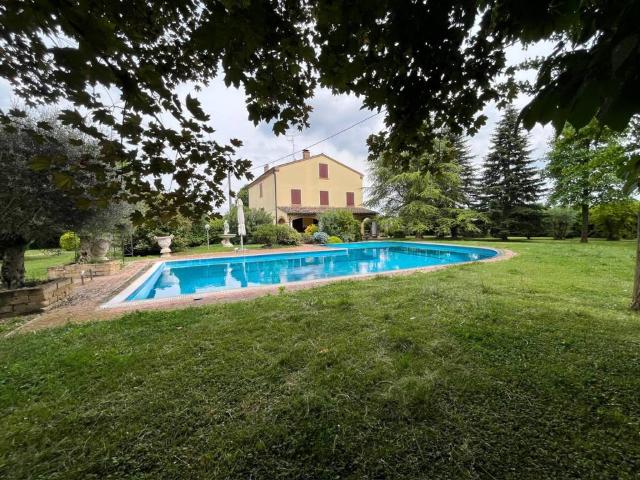 Villa in vendita a Mirandola MO