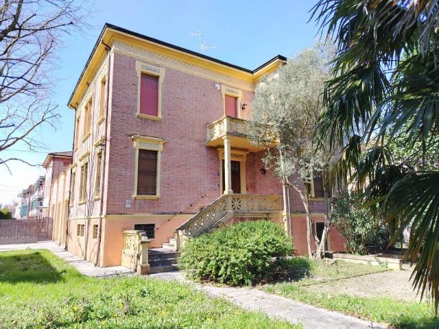 Villa in vendita a Mirandola MO