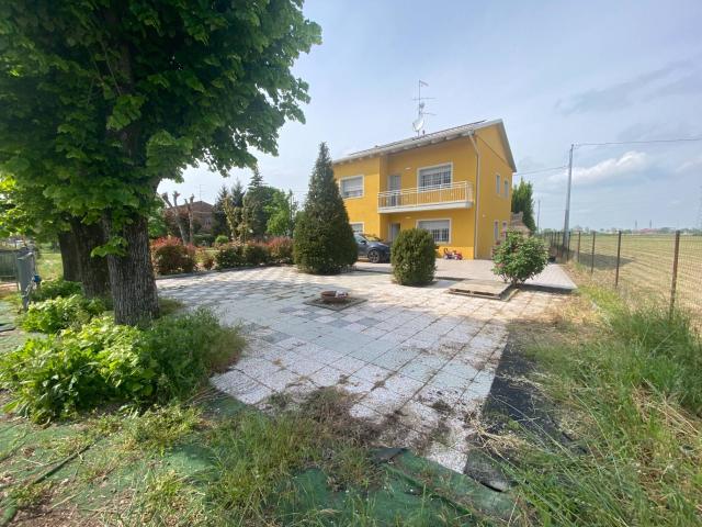 Villa in vendita a Mirandola