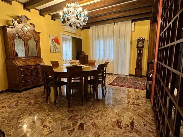 Villa in vendita a Mirano VE