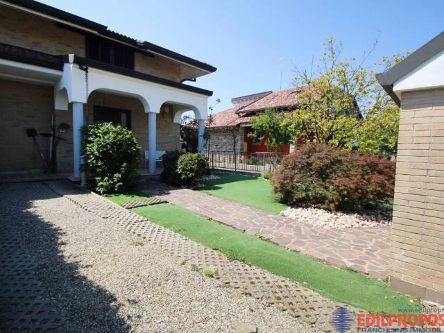 Villa in vendita a Misinto MB