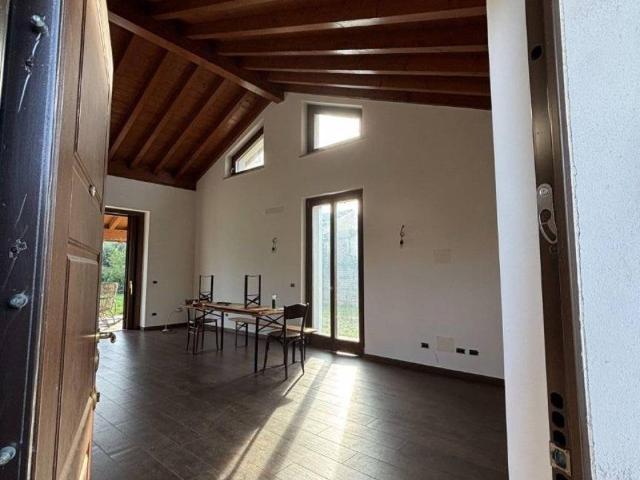 Villa in vendita a Misinto MB