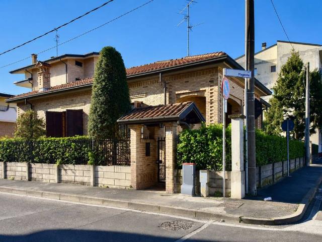 Villa in vendita a Muggiò MB