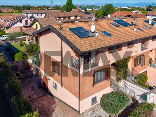 Villa in vendita a Novara NO