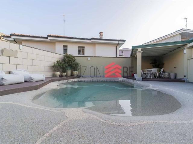 Villa in vendita a Novara NO
