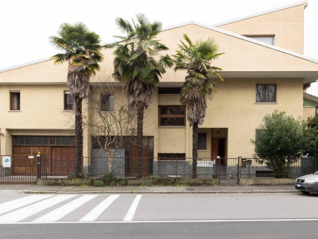 Villa in vendita a Novara NO