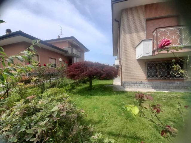 Villa in vendita a Novara NO