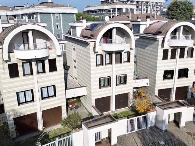 Villa in vendita a Novara NO