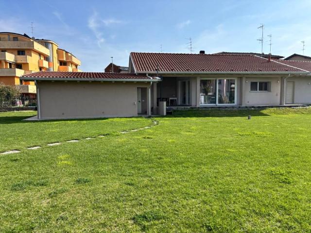 Villa in vendita a Novara NO