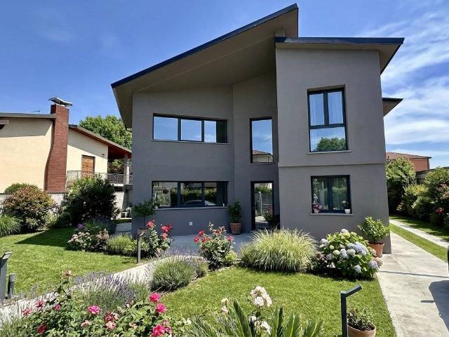 Villa in vendita a Novara NO
