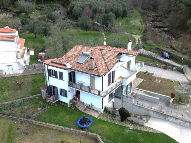 Villa in vendita a Novi Velia SA