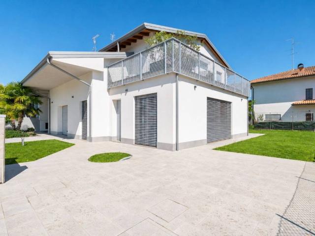 Villa in vendita a Novi di Modena MO