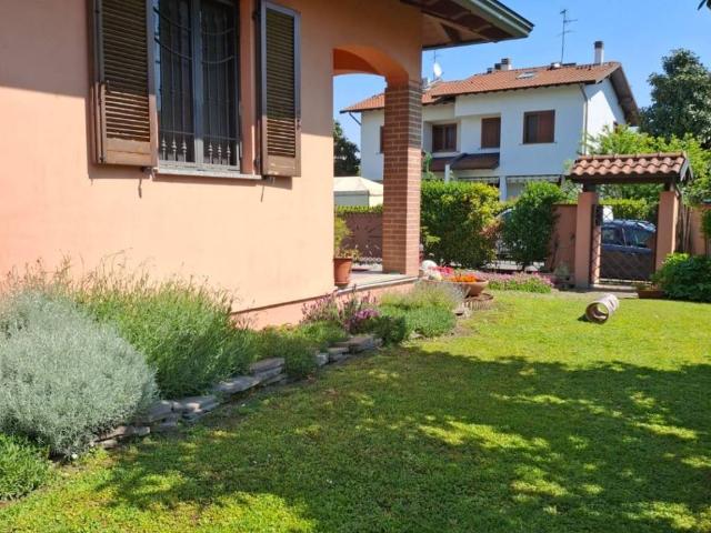 Villa in vendita a Noviglio MI
