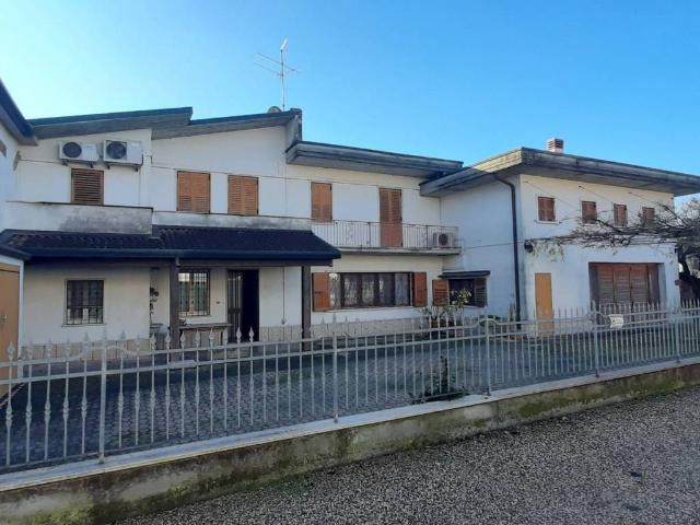Villa in vendita a Nogarole Rocca VR