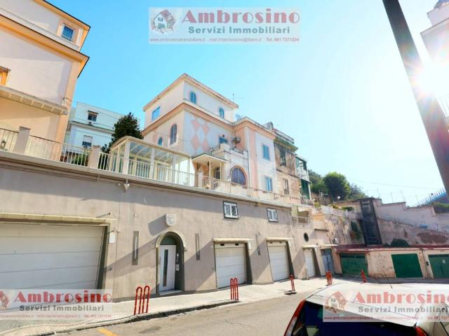 Villa in vendita a Napoli NA