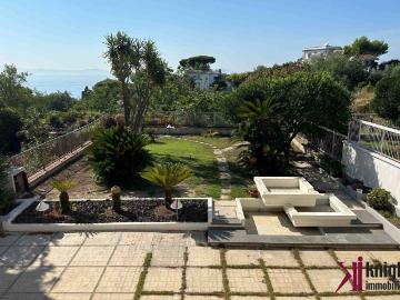 Piazza salvatore di giacomo - Giardino