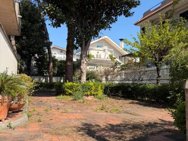 Villa in vendita a Napoli NA
