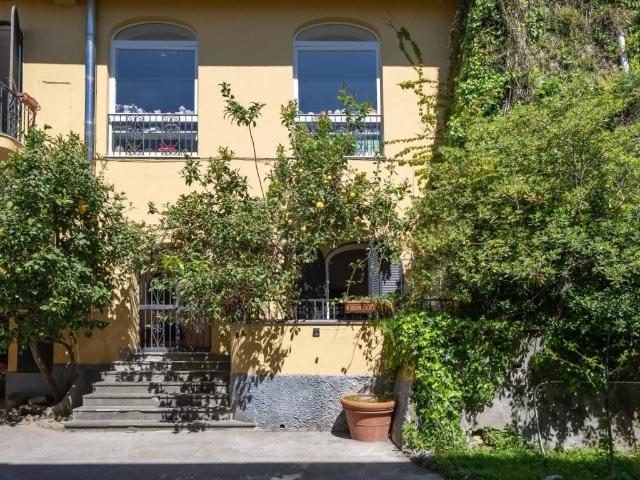 Villa in vendita a Napoli NA