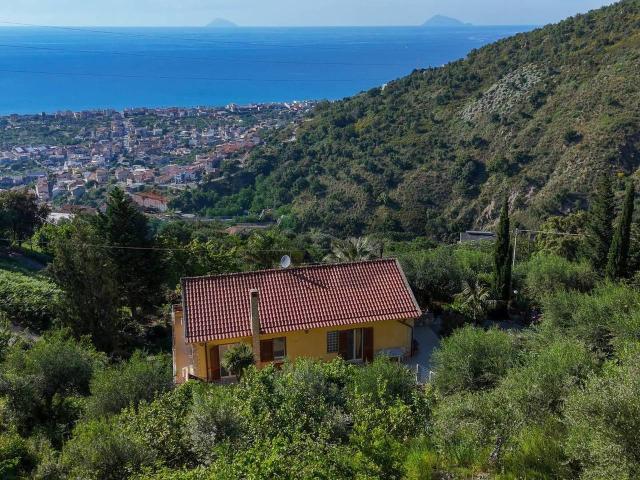 Villa in vendita a Naso