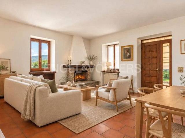 Villa in vendita a Nebbiuno