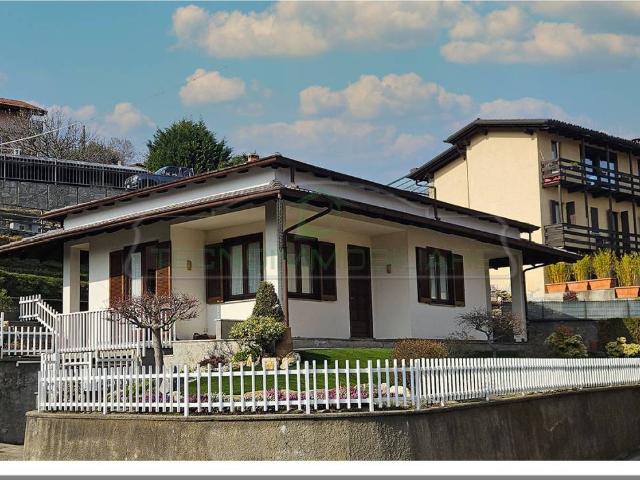 Villa in vendita a Nebbiuno NO