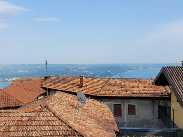 Villa in vendita a Nebbiuno NO