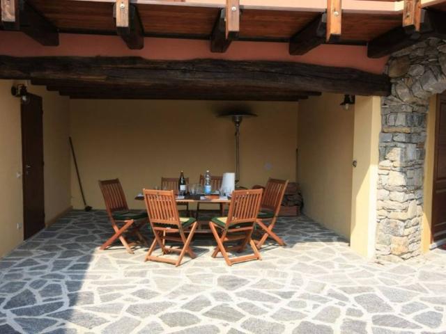Villa in vendita a Nebbiuno NO