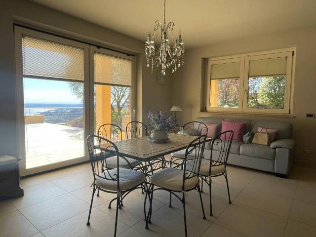 Villa in vendita a Nebbiuno NO