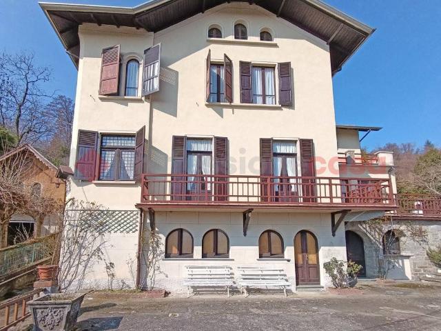 Villa in vendita a Nebbiuno NO