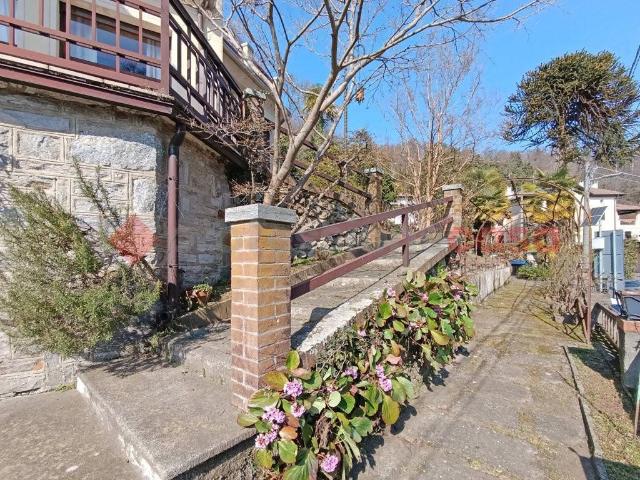 Villa in vendita a Nebbiuno NO