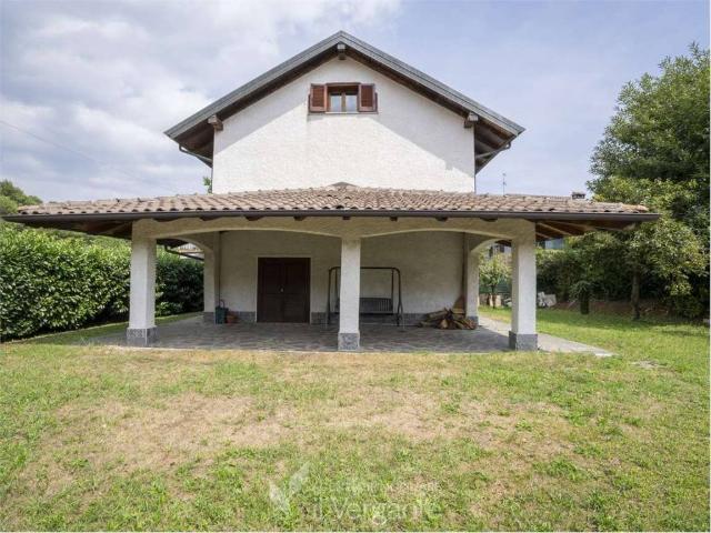 Villa in vendita a Nebbiuno NO
