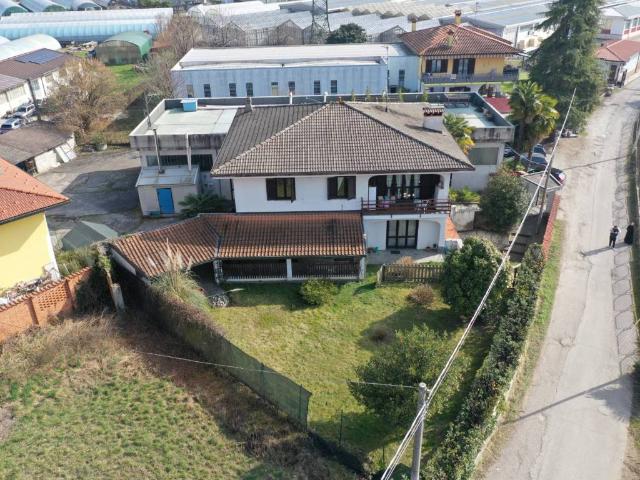 Villa in vendita a Nebbiuno NO