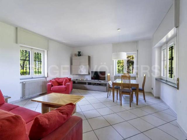 Villa in vendita a Nebbiuno NO