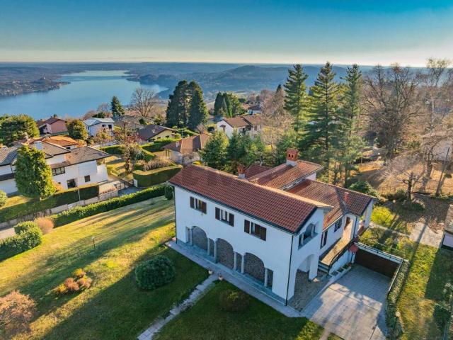 Villa in vendita a Nebbiuno NO